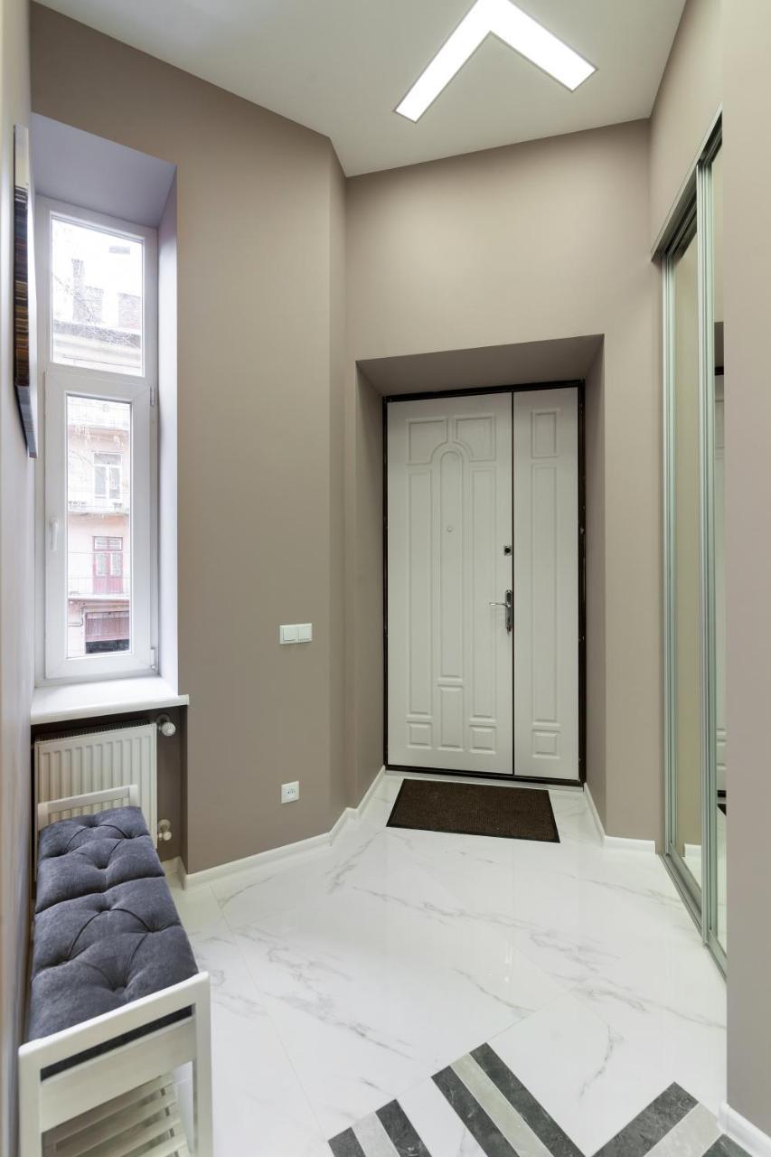 Royal Stylish Apartment In The Old City Lviv Exterior photo