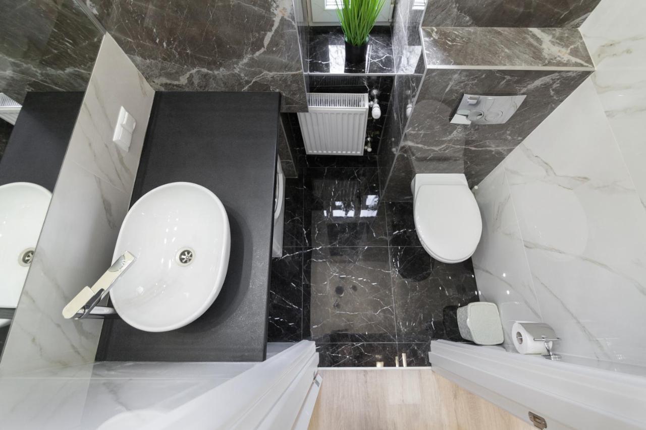 Royal Stylish Apartment In The Old City Lviv Exterior photo